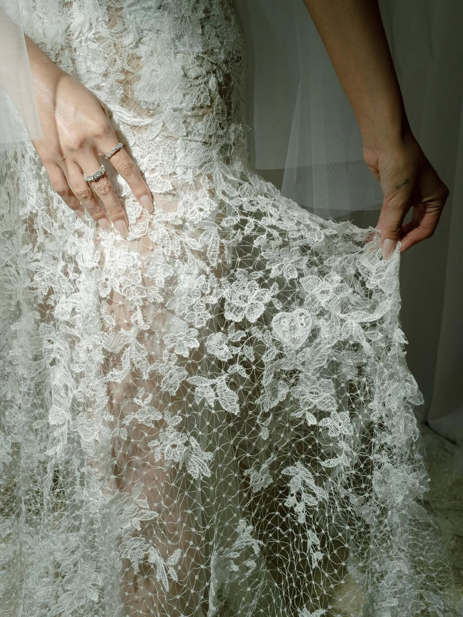 Селена Гомес у прозорій сукні вийшла заміж вперше