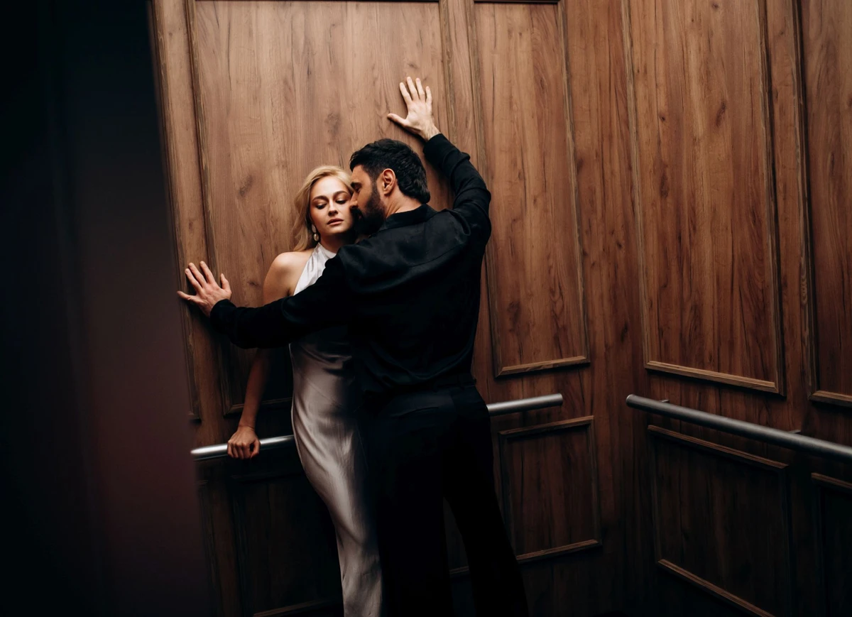 Зірки вдали неабияку пристрасть у ліфті 