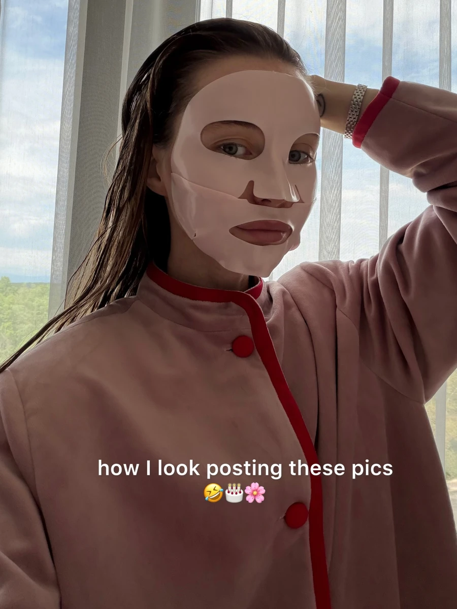Як я виглядаю, коли викладаю ці фото, - жартома підписала фото в масці на обличчі Барановська