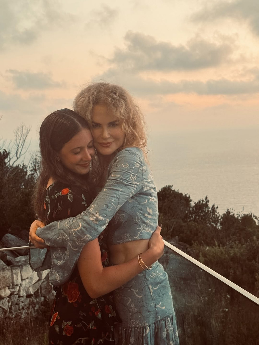 Ніколь Кідман у милому луці пообіймала дочку на відпочинку