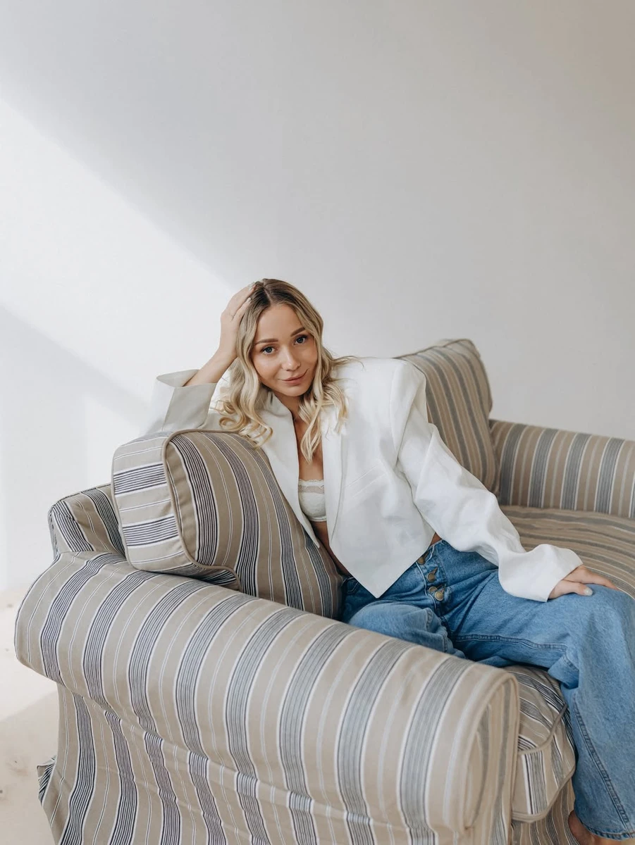 Катерина Репяхова у ліфчику пораділа весні