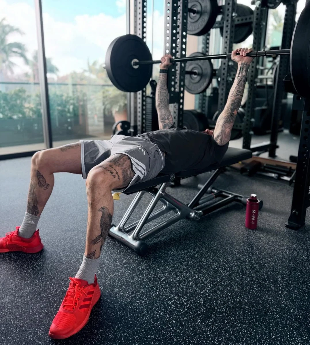 Девід Бекхем показав тягу штанги у залі