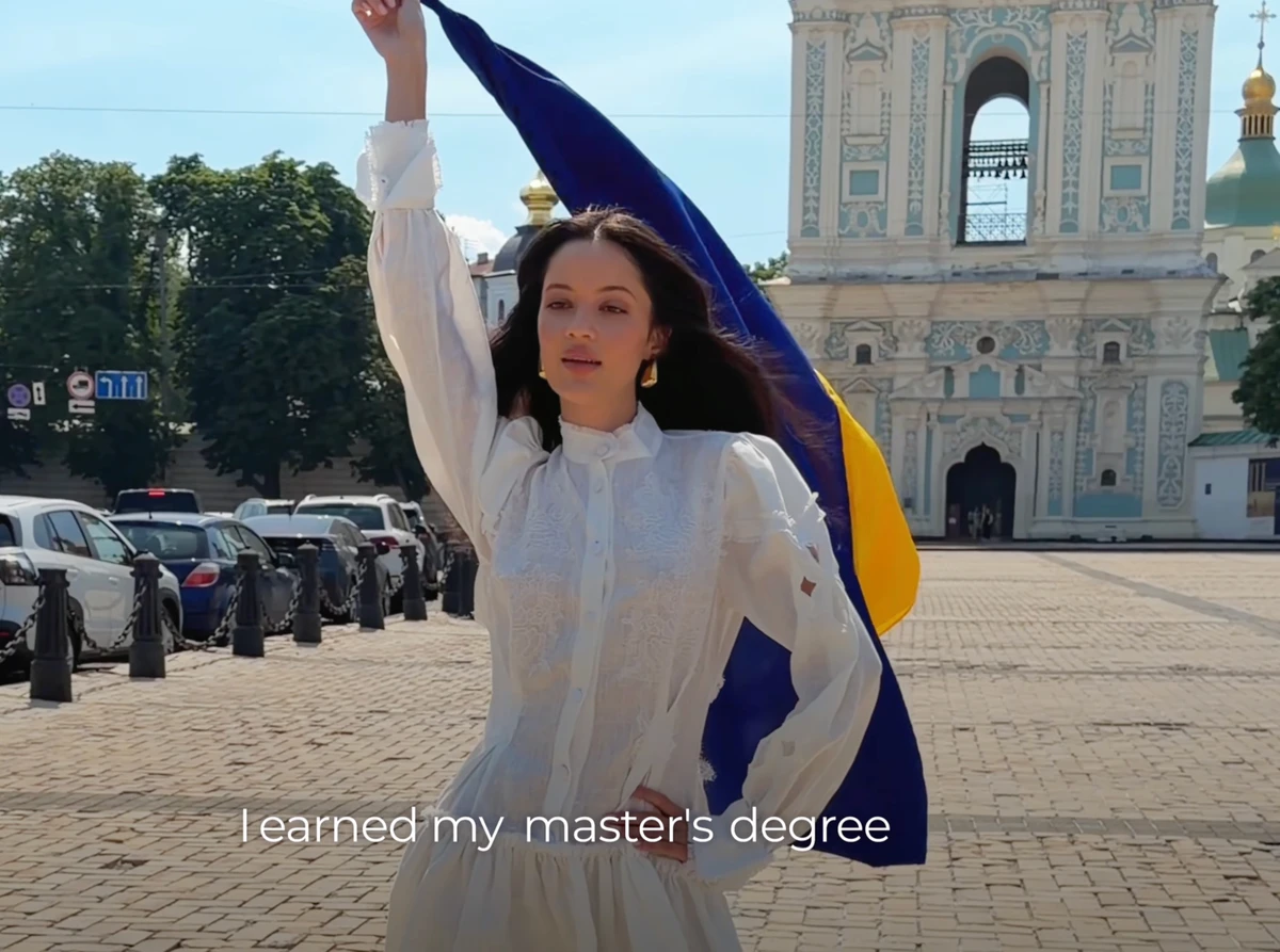 Міс Анна Ніконова попросила голосувати за неї на конкурсі Міс Всесвіт