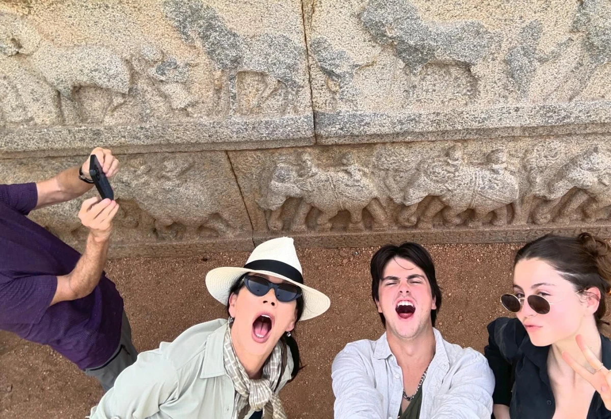 Кому треба нудні фото, якщо можна зробити смішні селфі