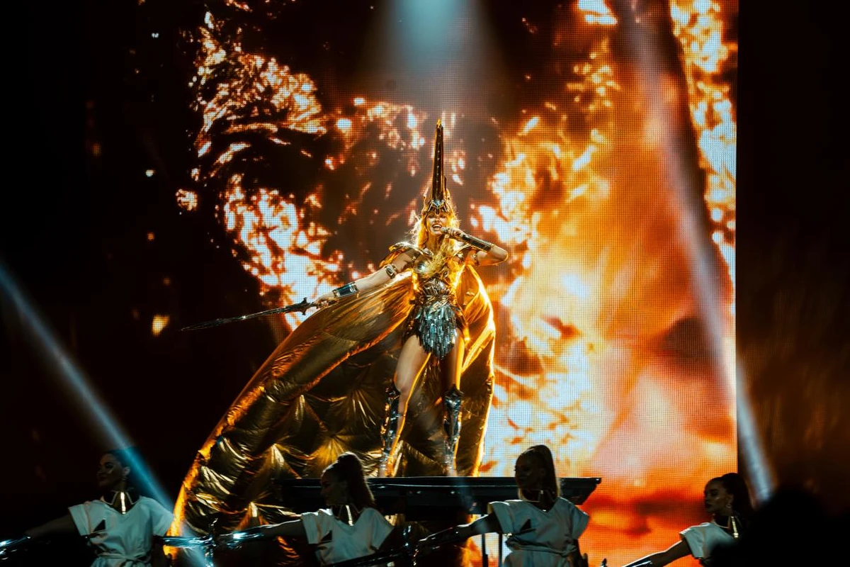 Оля Полякова