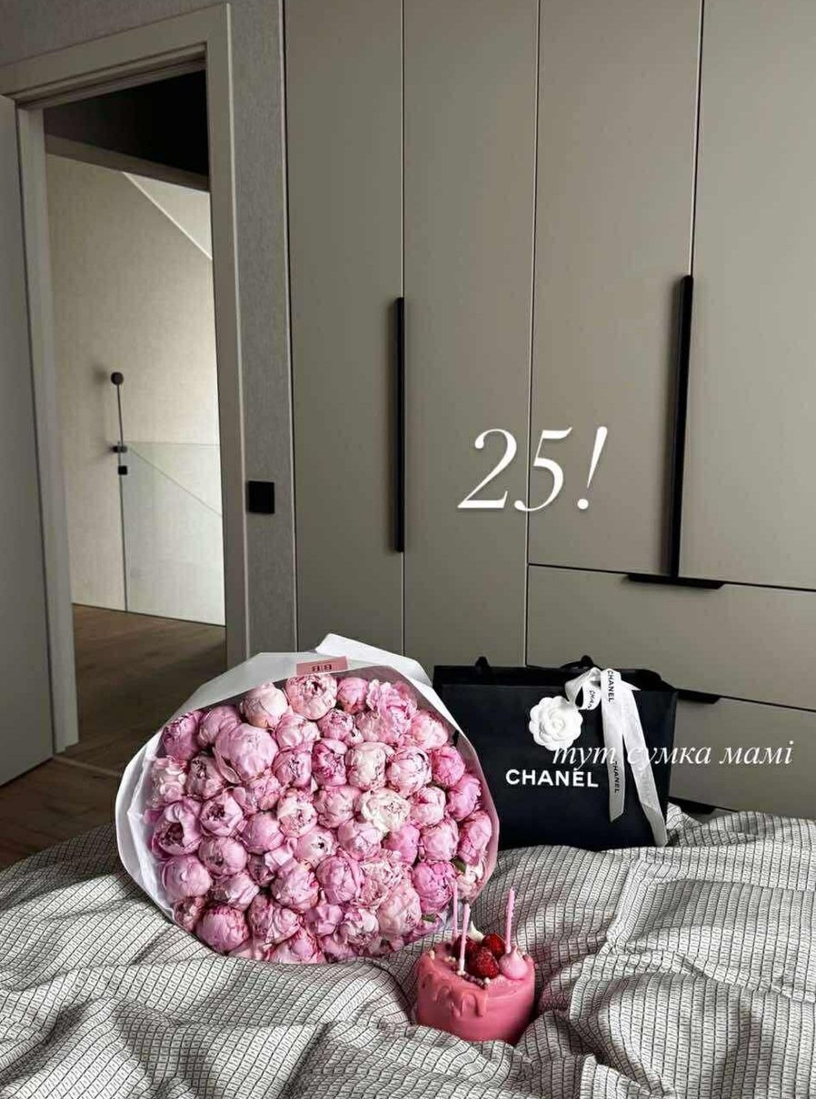 Вова подарував дружині сумку від Chanel