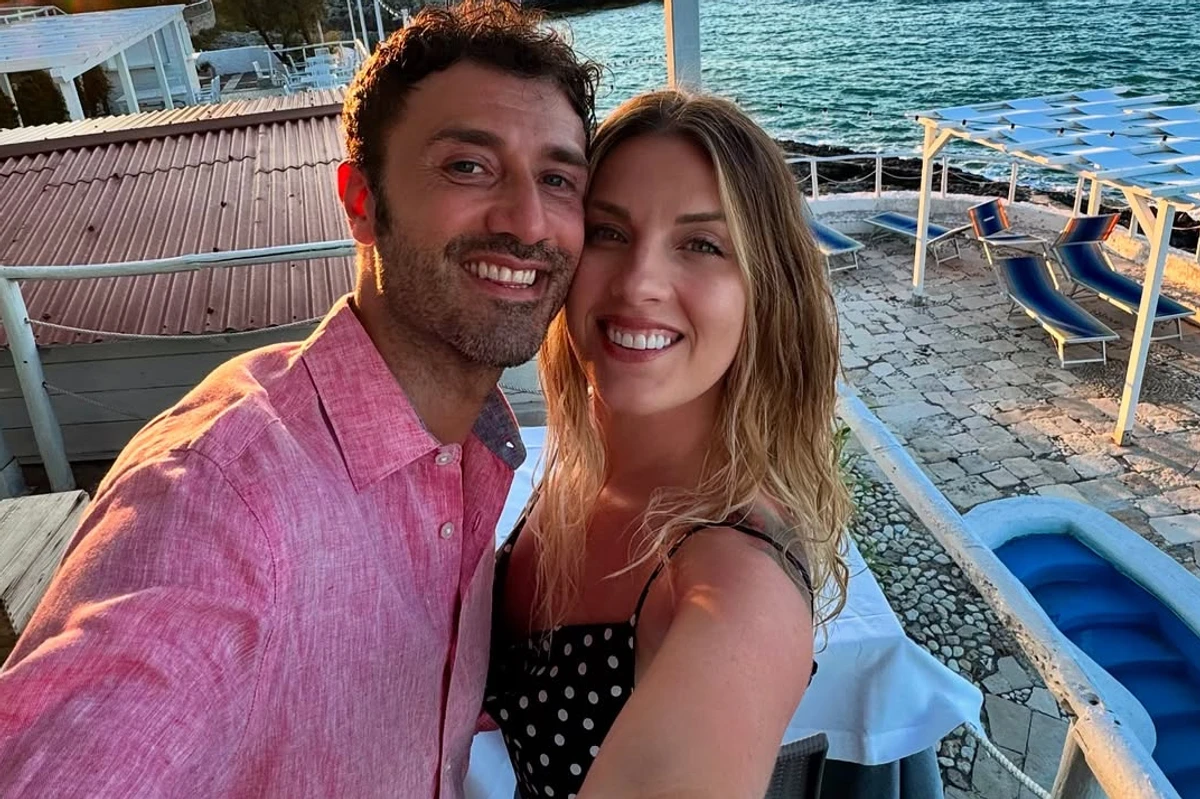 Ольга Харлан зі своїм нареченим робить селфі