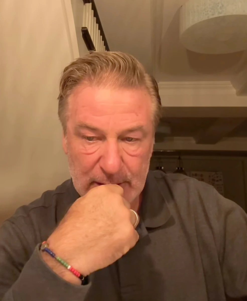 Алек Болдуїн потрапив у серйозну аварію на машині дружини