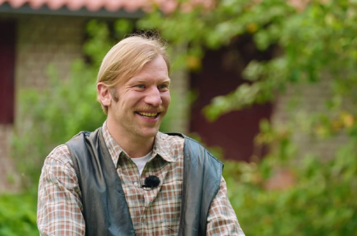 До речі, нещодавно Іван випустив новий альбом російською. Він був написаний ще до 24-го лютого 2022, але тоді випускати платівку мовою ворога було не на часі. Тож музикант вирішив зробити це зараз 