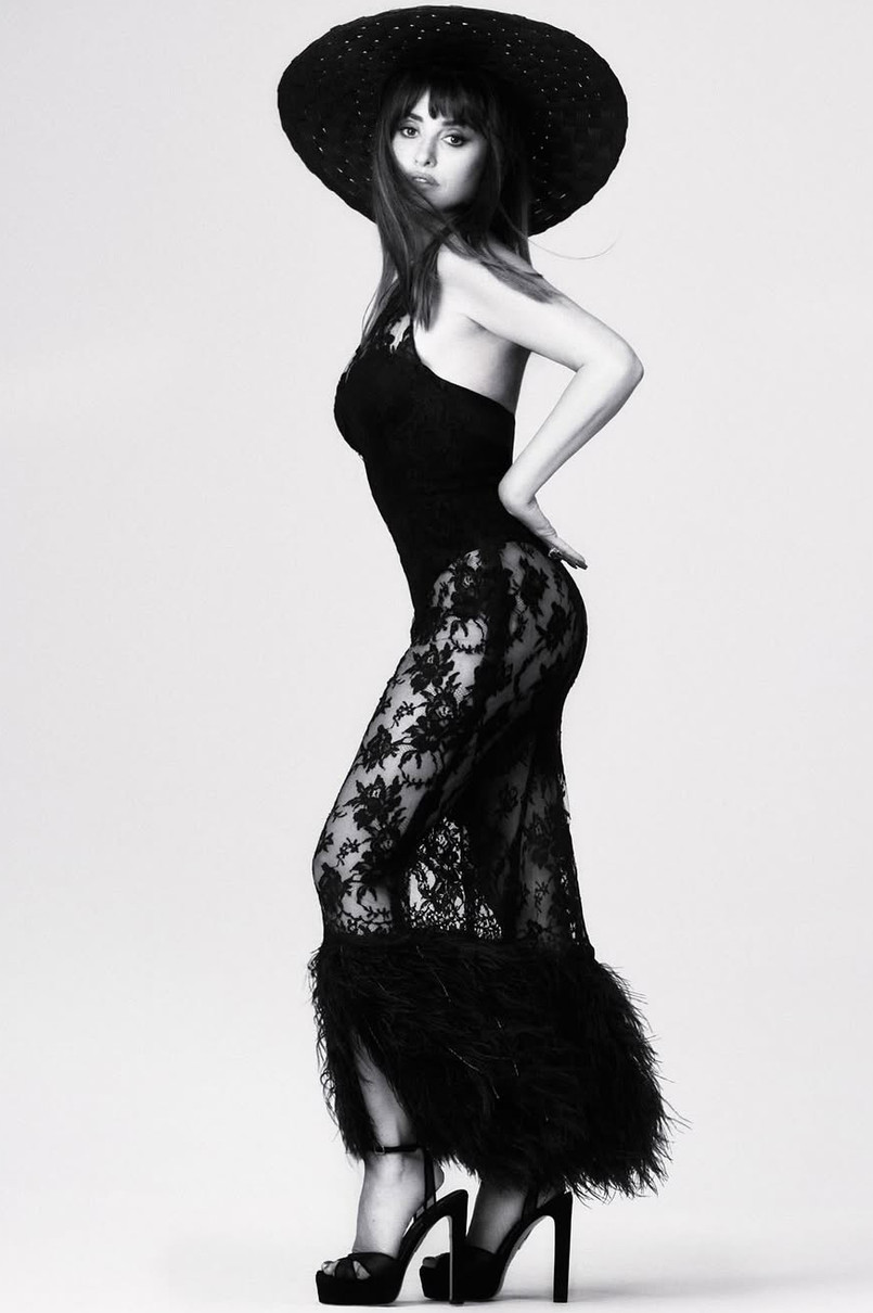 Пенелопа Крус блиснула сідницями у сукні з прозорим мереживом