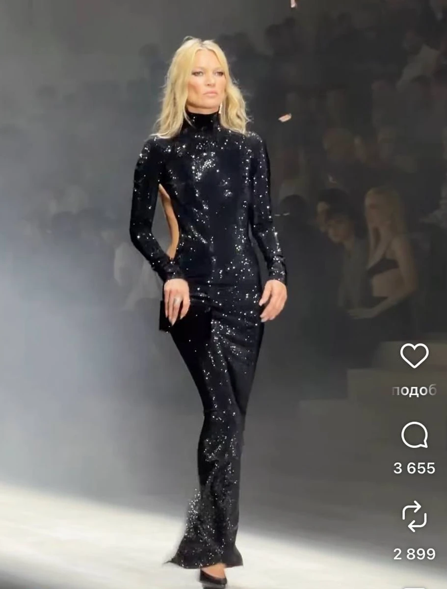 Кейт Мосс на показі для відомого бренду