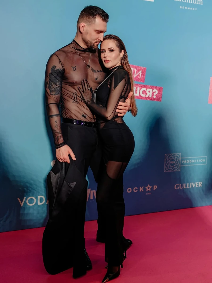 Наталка Денисенко у сексі сукні пригорнулася до голоторсого коханого