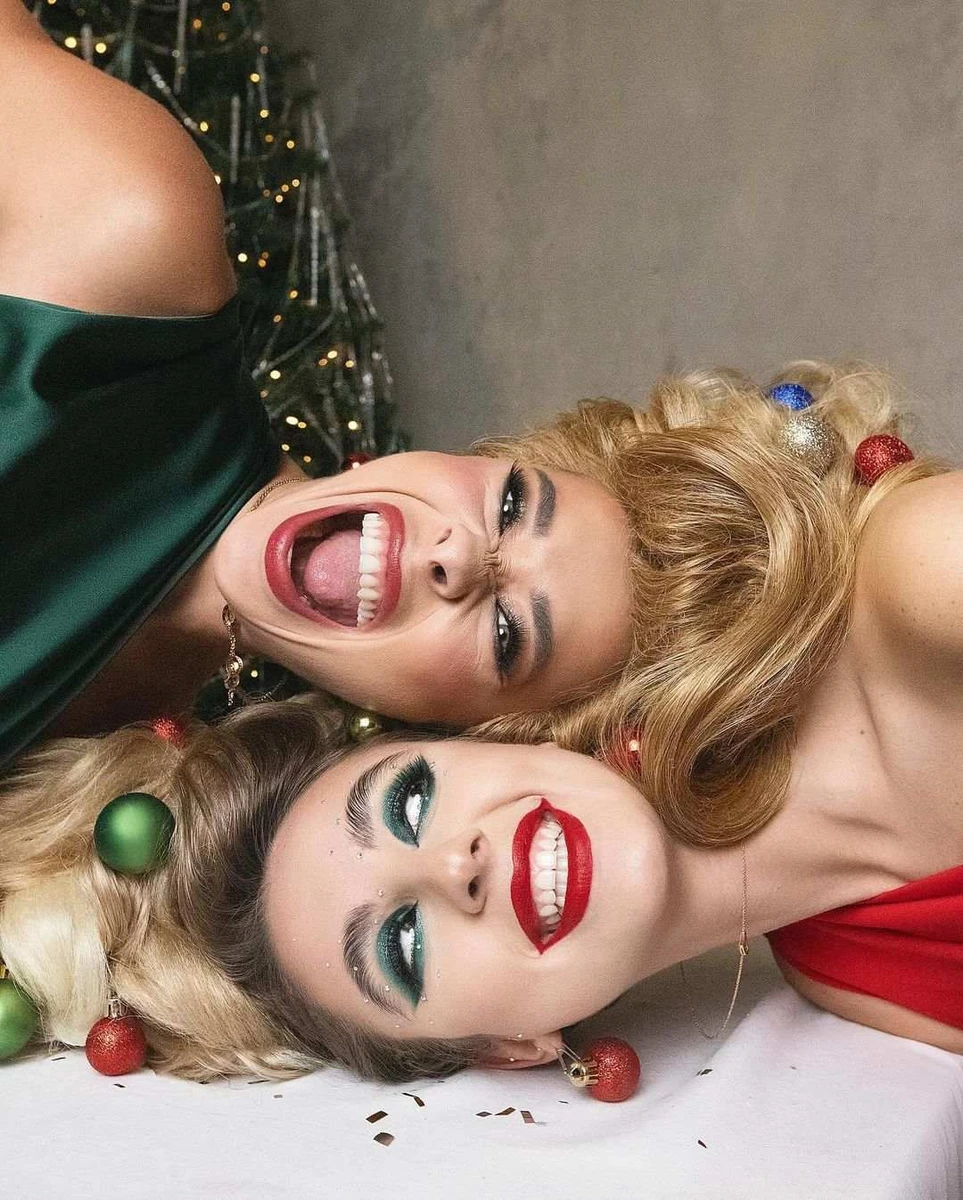 Неплях із подругою святкового попостували перед камерою