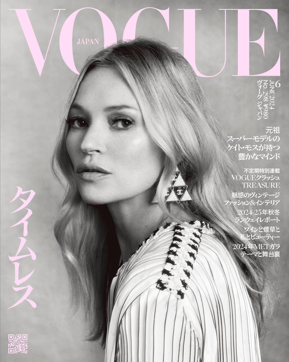 Кавер для Vogue Japan, до речі, особливий. Адже у травні виданню виповниться 25 років і на першій обкладинці видання чверть сторіччя тому з'явилася саме Мосс