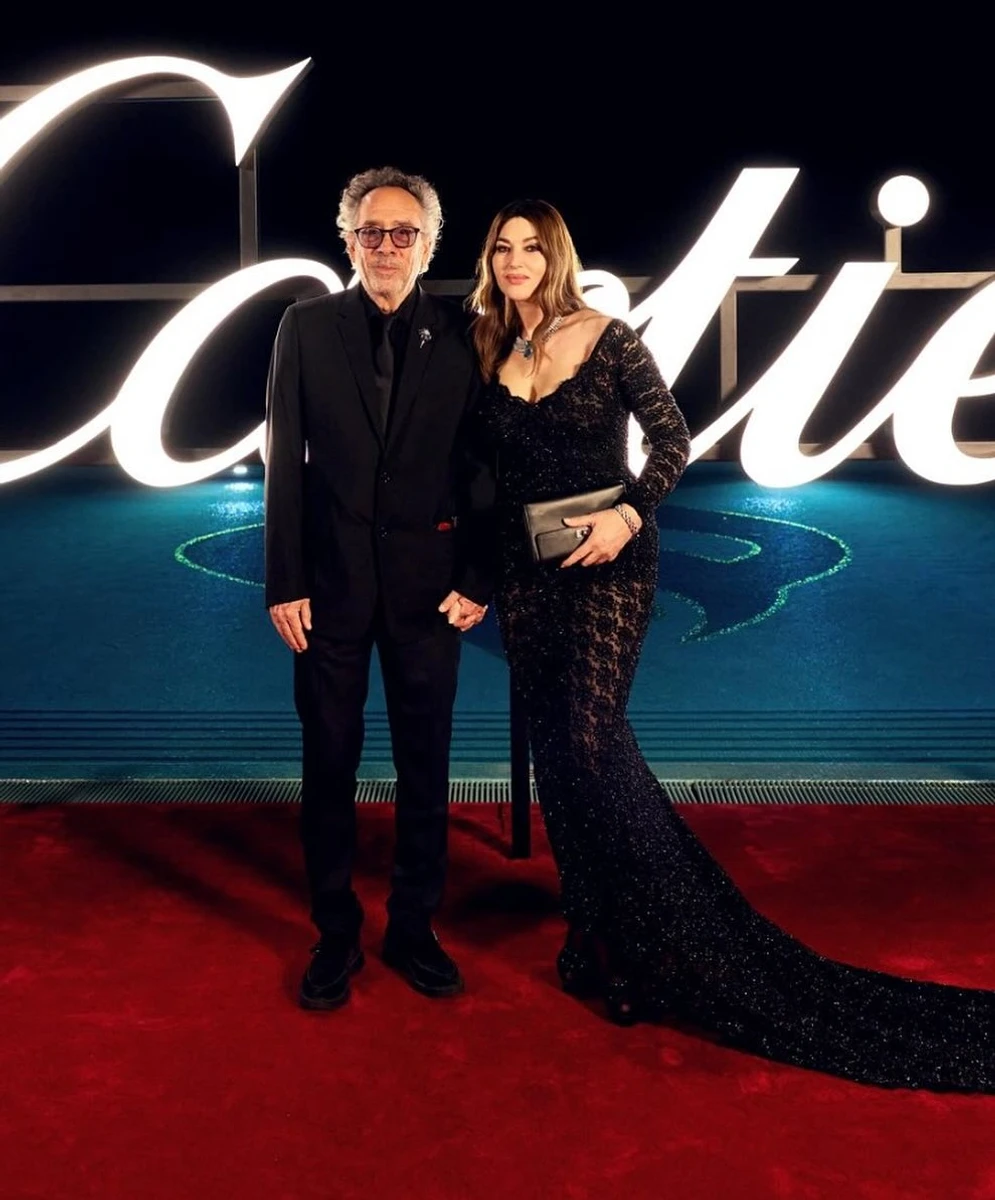 Белуччі і Бертон позують разом на хіднику