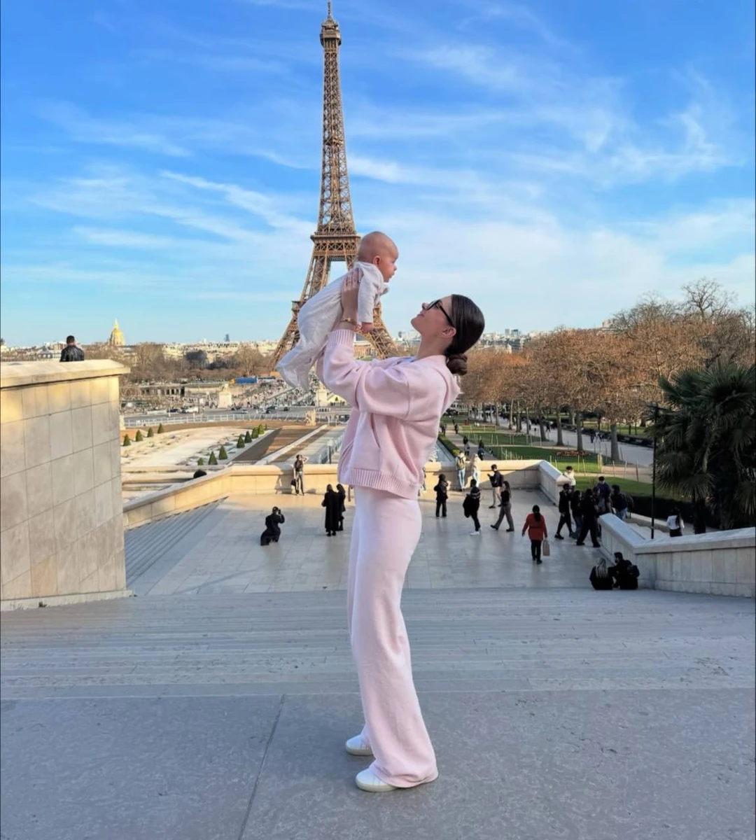 Перша подорож хлопчика і у таке гарне місто