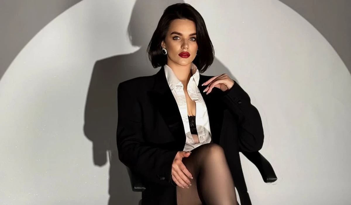 Стилістка назвала секрет, як сховати живіт і підкреслити талію