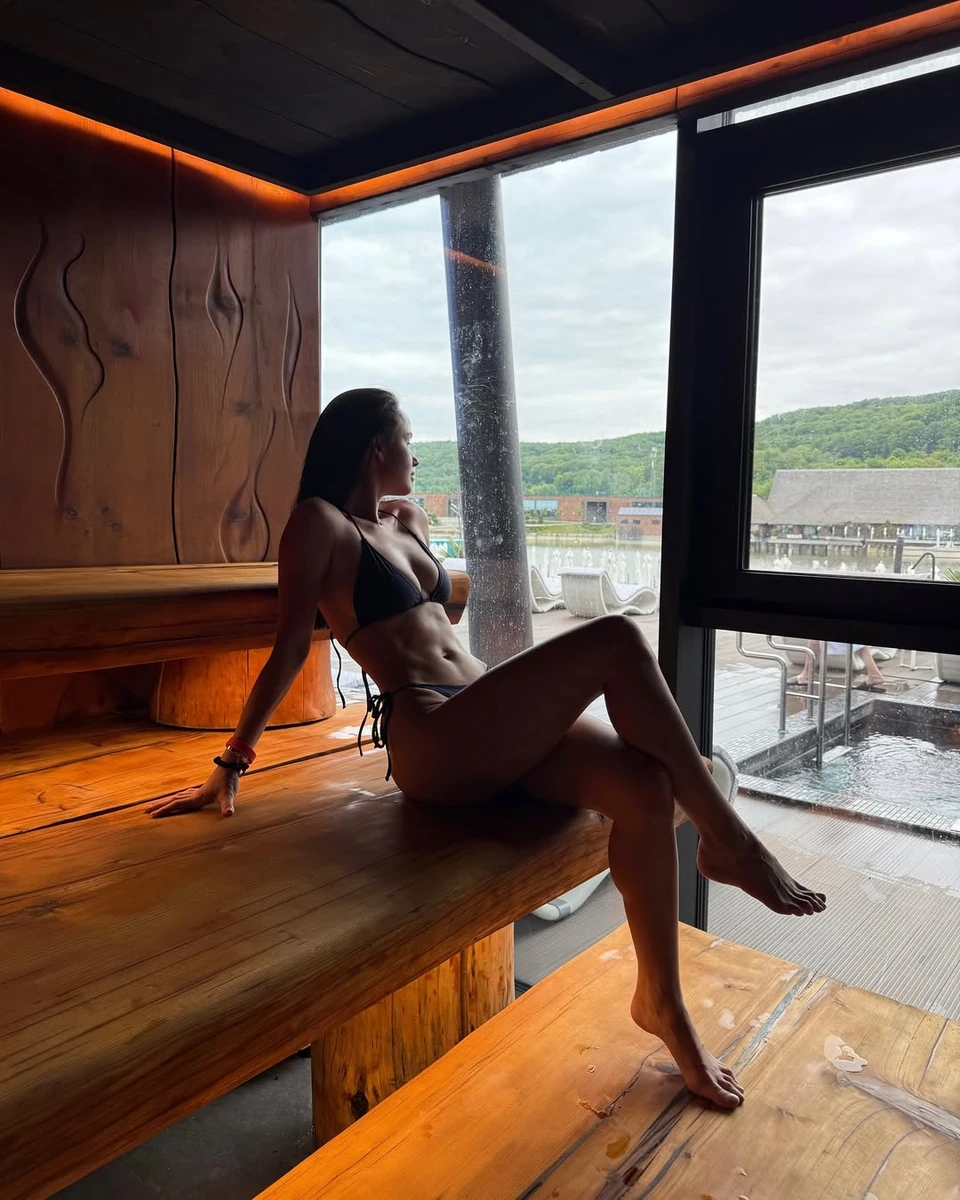 Таня Парфільєва ефектно попозувала у бікіні