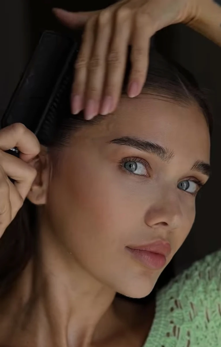 Саша Бо показала, як правильно розчісувати волосся