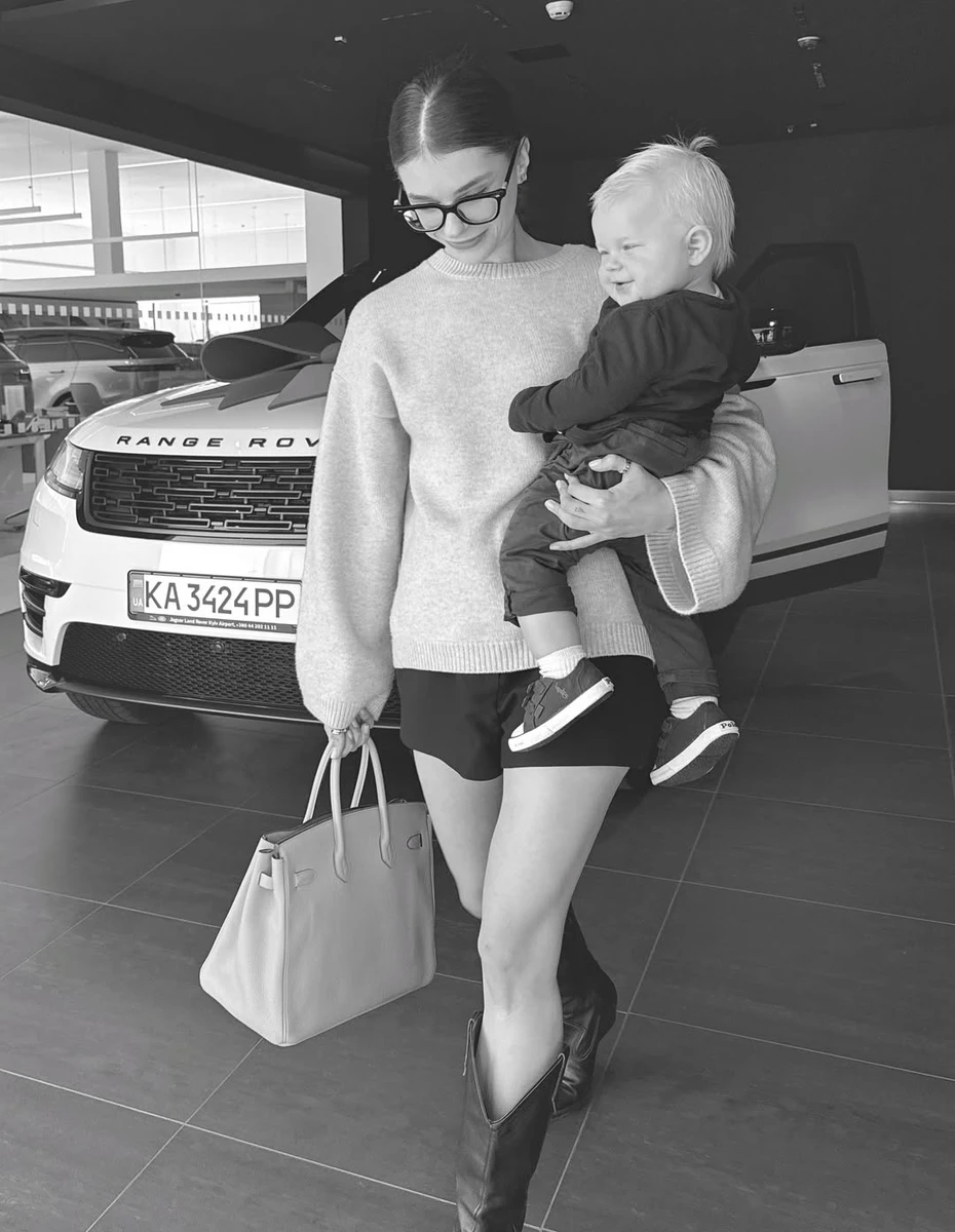 Володимир Остапчук подарував дружині машину