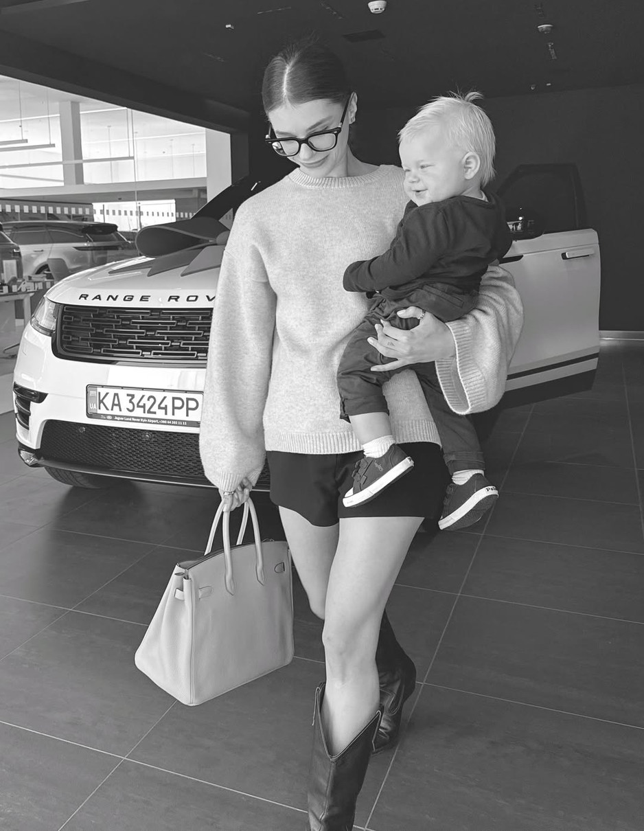 Володимир Остапчук подарував дружині машину