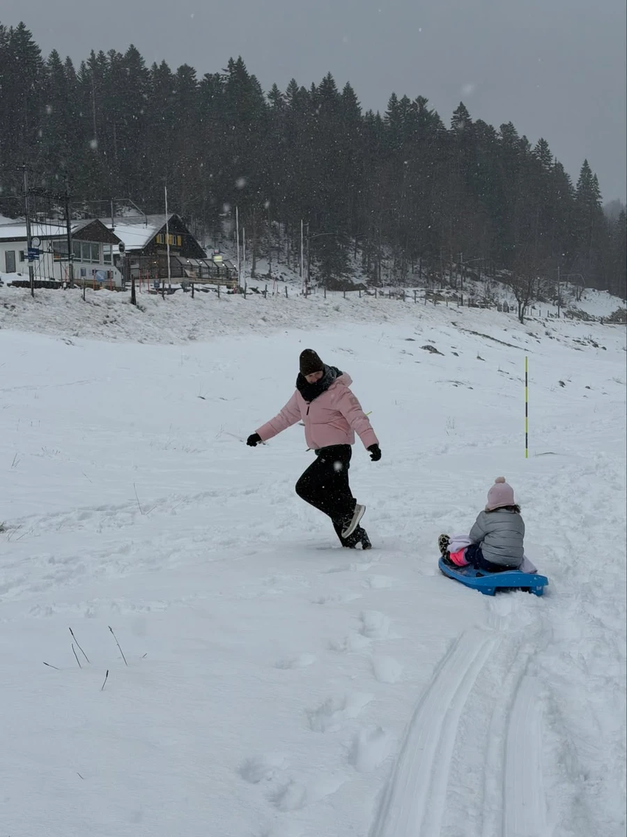 Еліна Світоліна показала як катає доньку на санях
