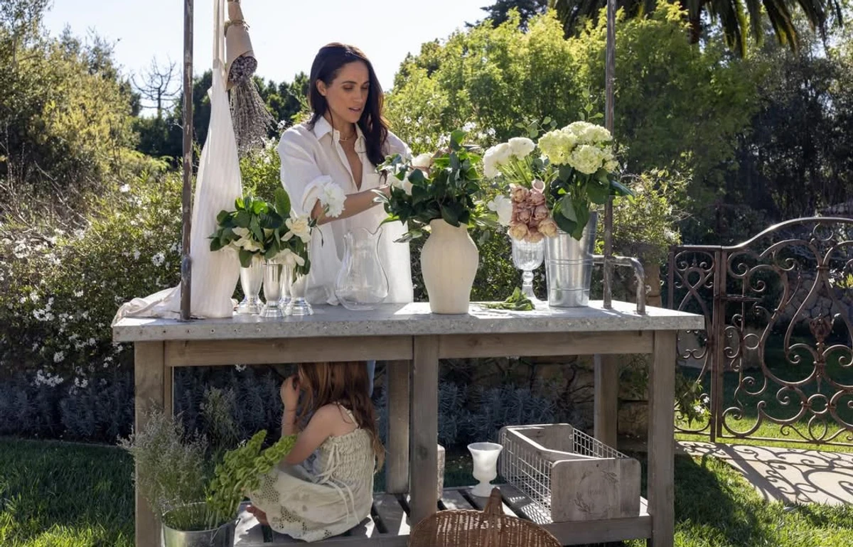 Меган Маркл замилувала сонячними фото з дітьми на вулиці