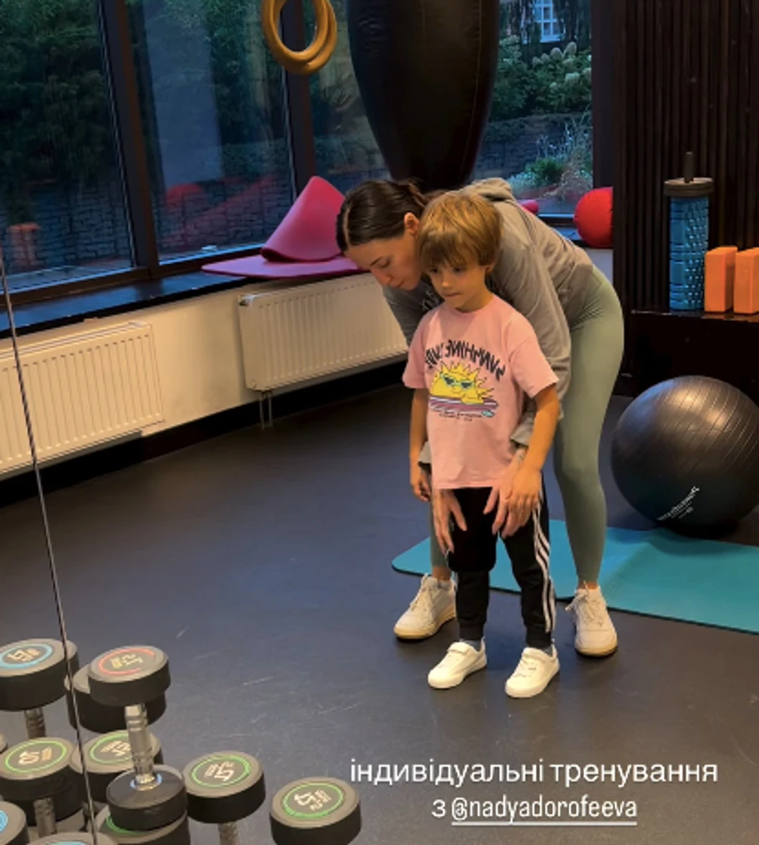Міша Кацурін показав, як Надя Дорофєєва тренувала його сина у залі