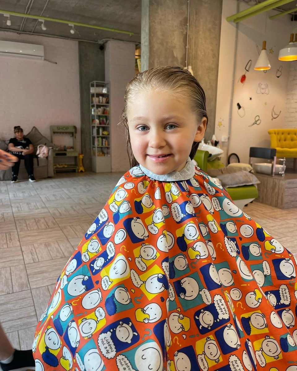 Софії вперше вкоротили коси. А ще дівчинка тренувалася разом з мамою 