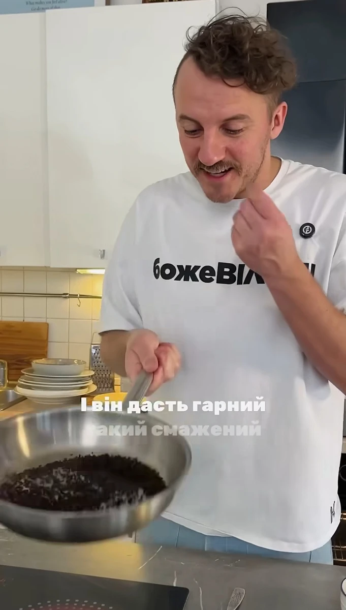 Євген Клопотенко показав, як смажити чай