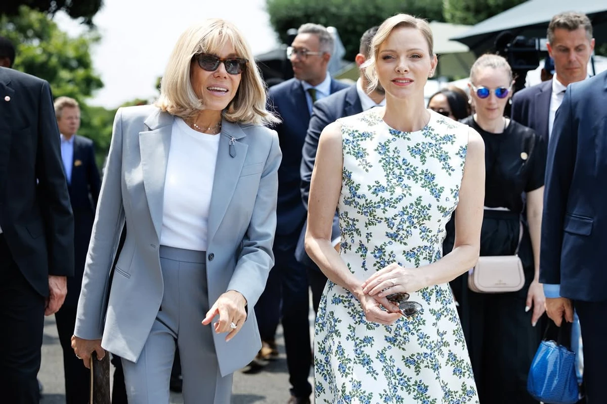 Княгиня Шарлін у квітковій сукні показалася з дружиною Макрона