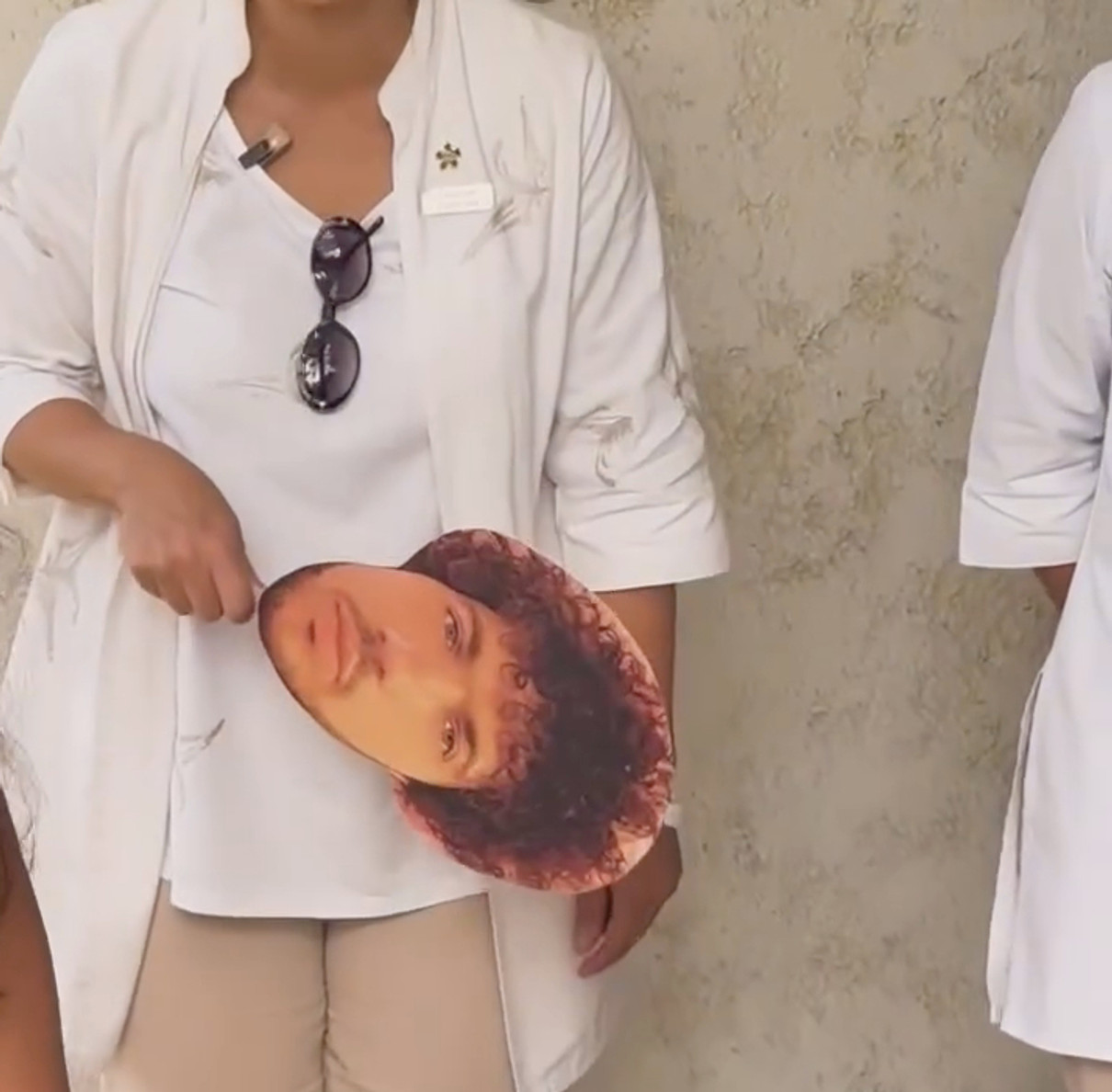 Селена Гомес показала обличчя коханого на вечірці нареченої