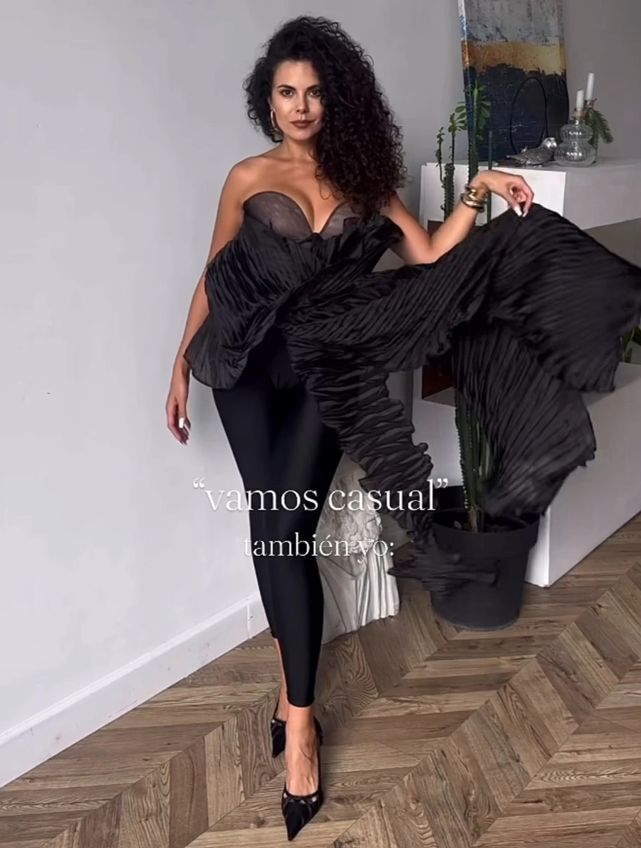 Настя Каменських у лосинах та декольтованому топі наробила сексі кадрів