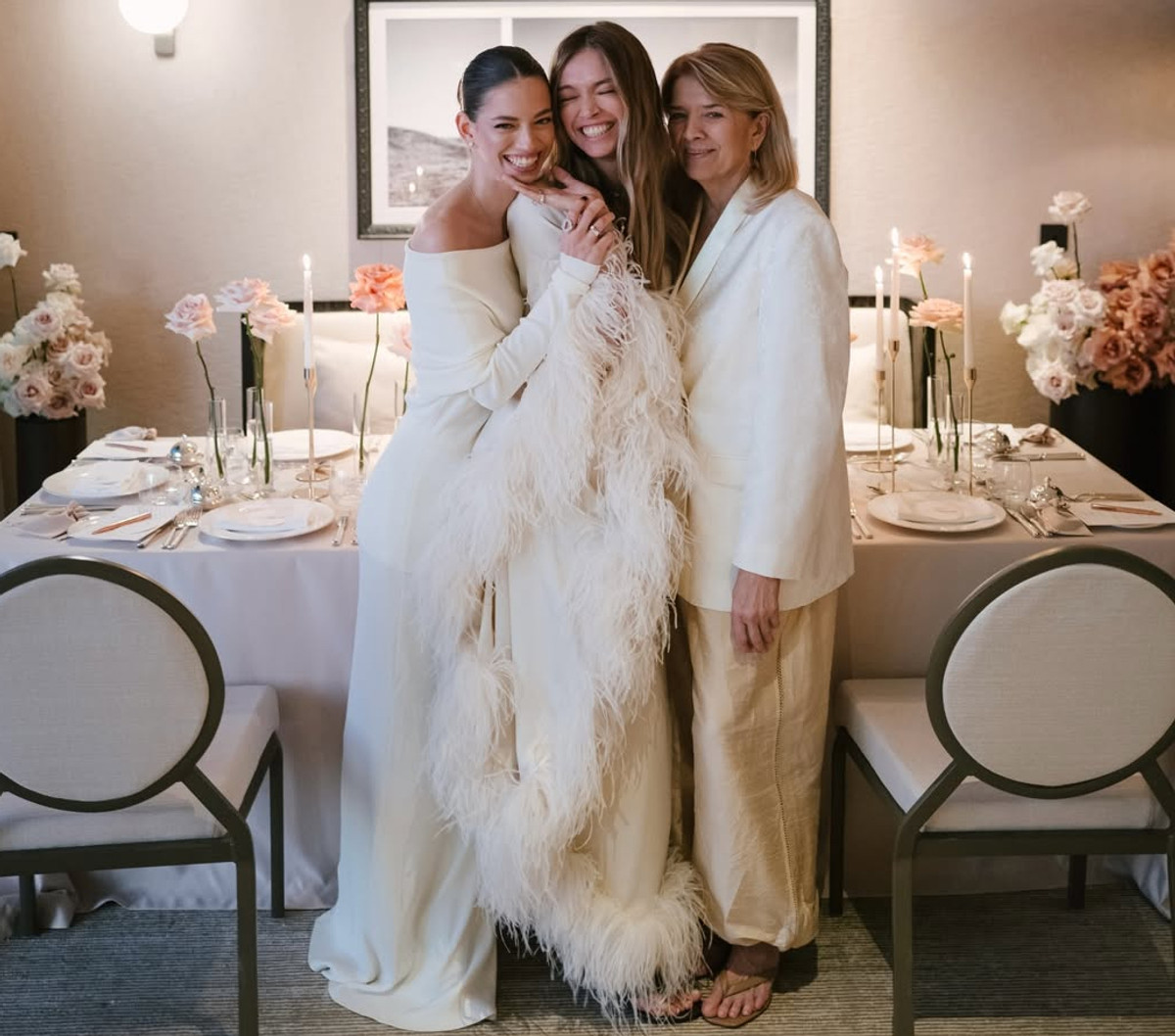 Віра Брежнєва попозувала з мамою і дочкою в ефектних луках на своєму 44-річчі