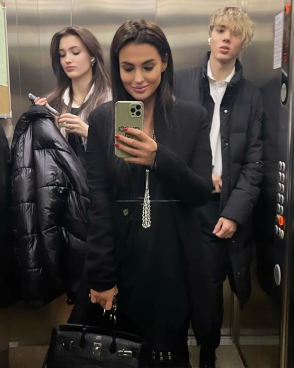 Клімова з дочкою Домінікою і сином призовного віку Тимофієм 