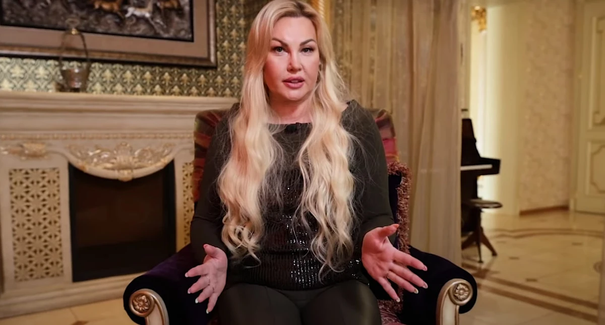 Камалія на стільці