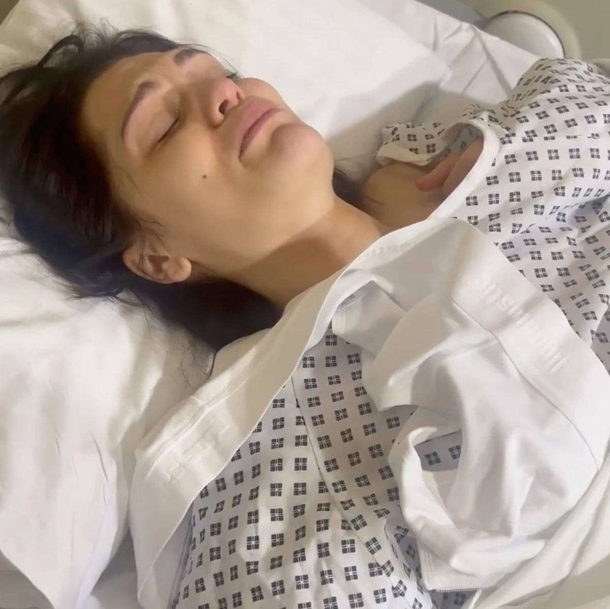 Jessie J показалася після наркозу після операції на грудях