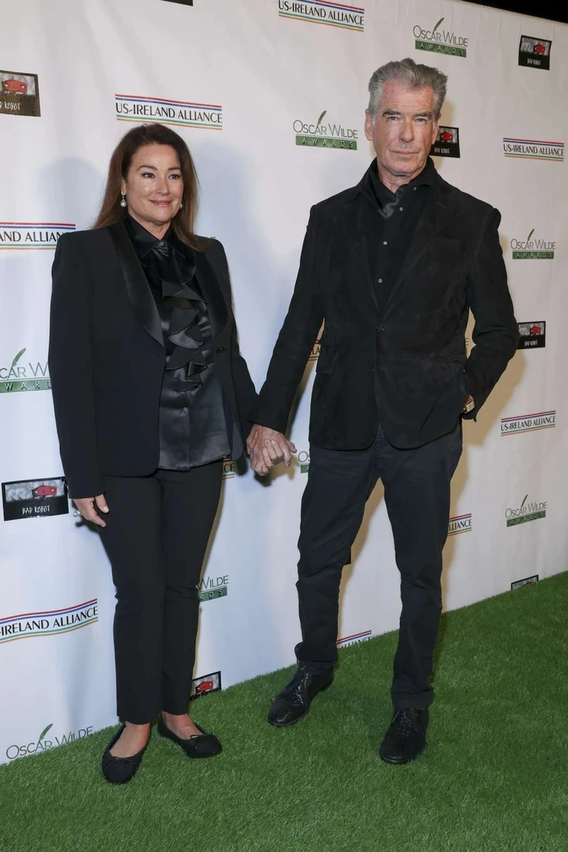 Пірс Броснан і Кілі на хіднику