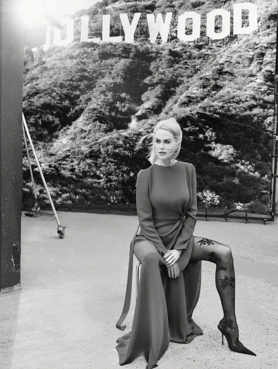 Ніколь Кідман блиснула стрункою ніжкою у звабливій сукні