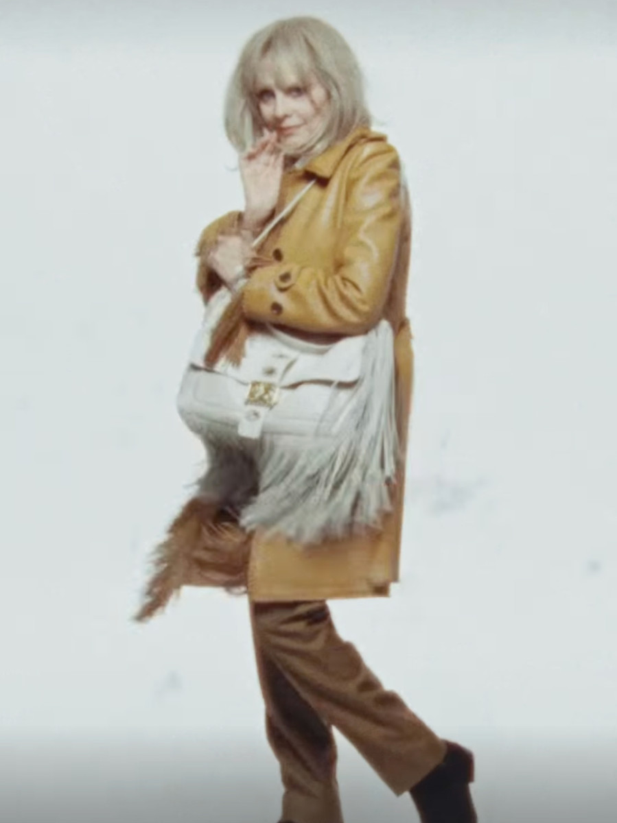 Супермодель Твіггі у луці з бахромою попозувала для реклами