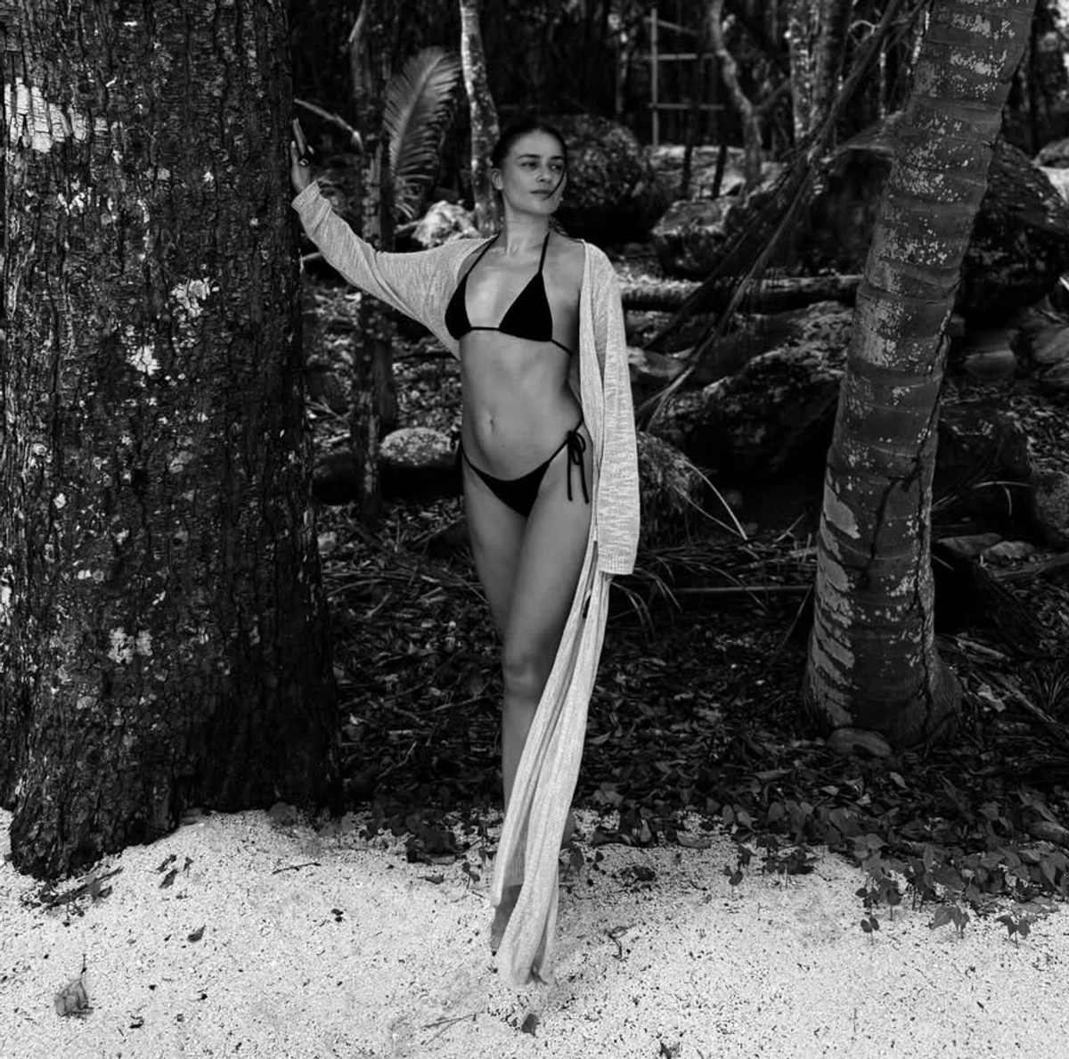 Марта Адамчук у купальнику блиснула стрункістю на пляжі