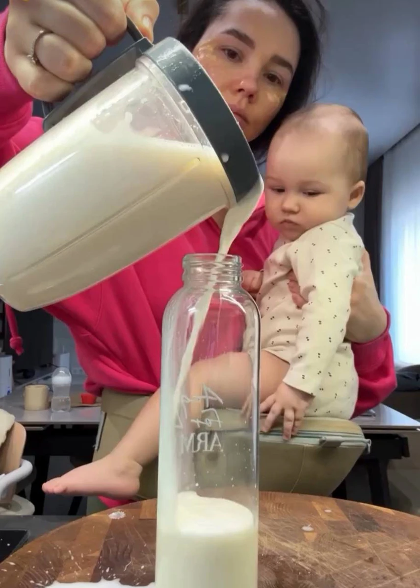 Леля на руках Татарінцевої