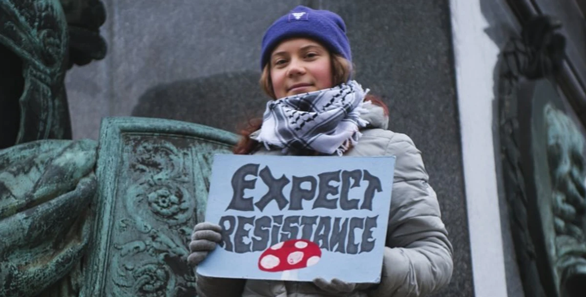 Грета Тунберг показалася на пляжі з бойфрендом