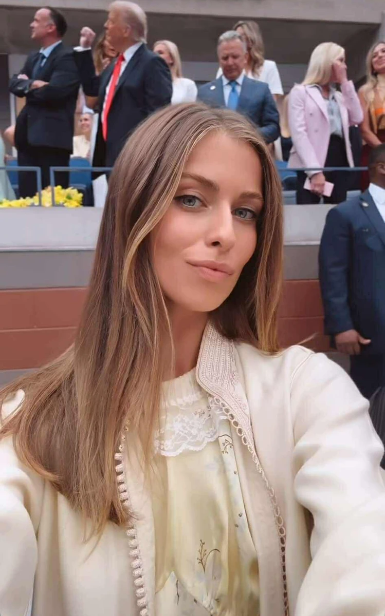 Онука Ротару у милій сукні похвалилася селфі з Трампом на турнірі