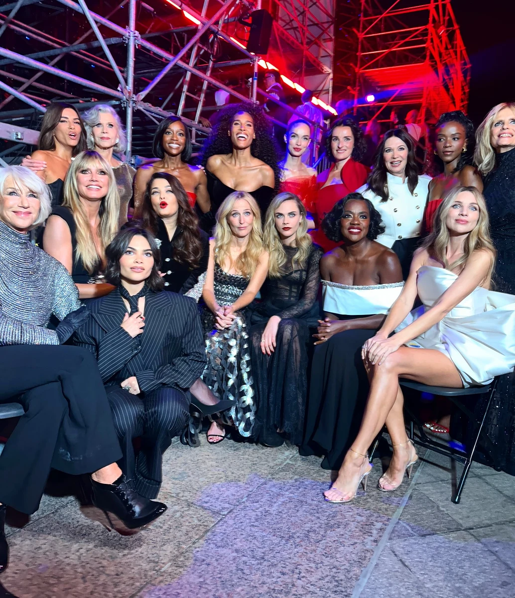 Сільченко похвалилася світлиною, на якій поряд із нею Віола Девіс, Кара Делевінь, Джилліан Андерсон, Гелен Міррен, Ашварія Рай, Гайді Клум та багато інших зірок 