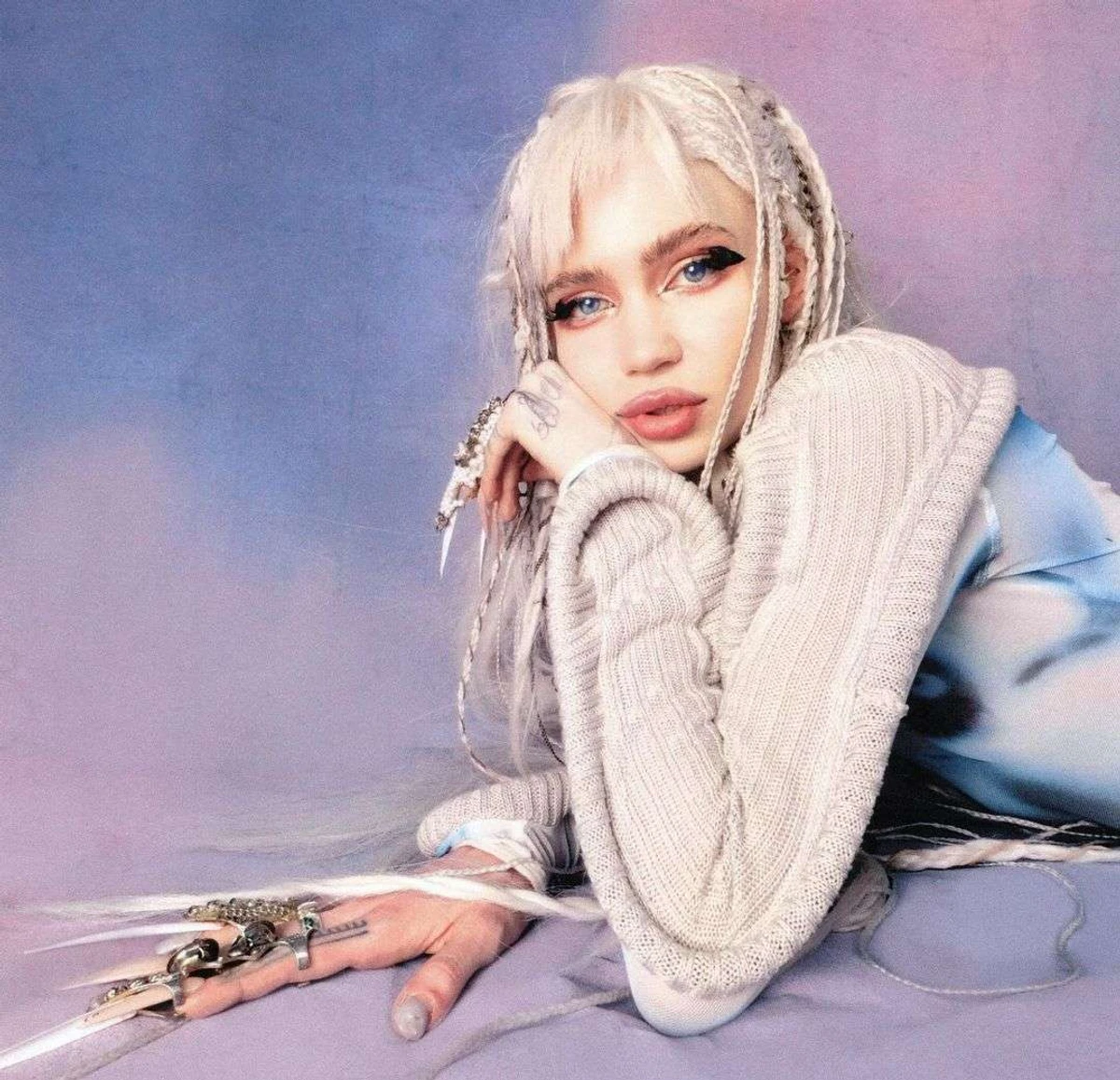 Тобто досі Grimes не мала офіційного статусу матері всіх трьох дітей?