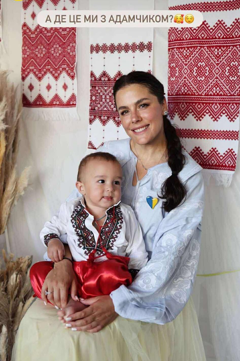Онуфрійчук з сином у вишиванках