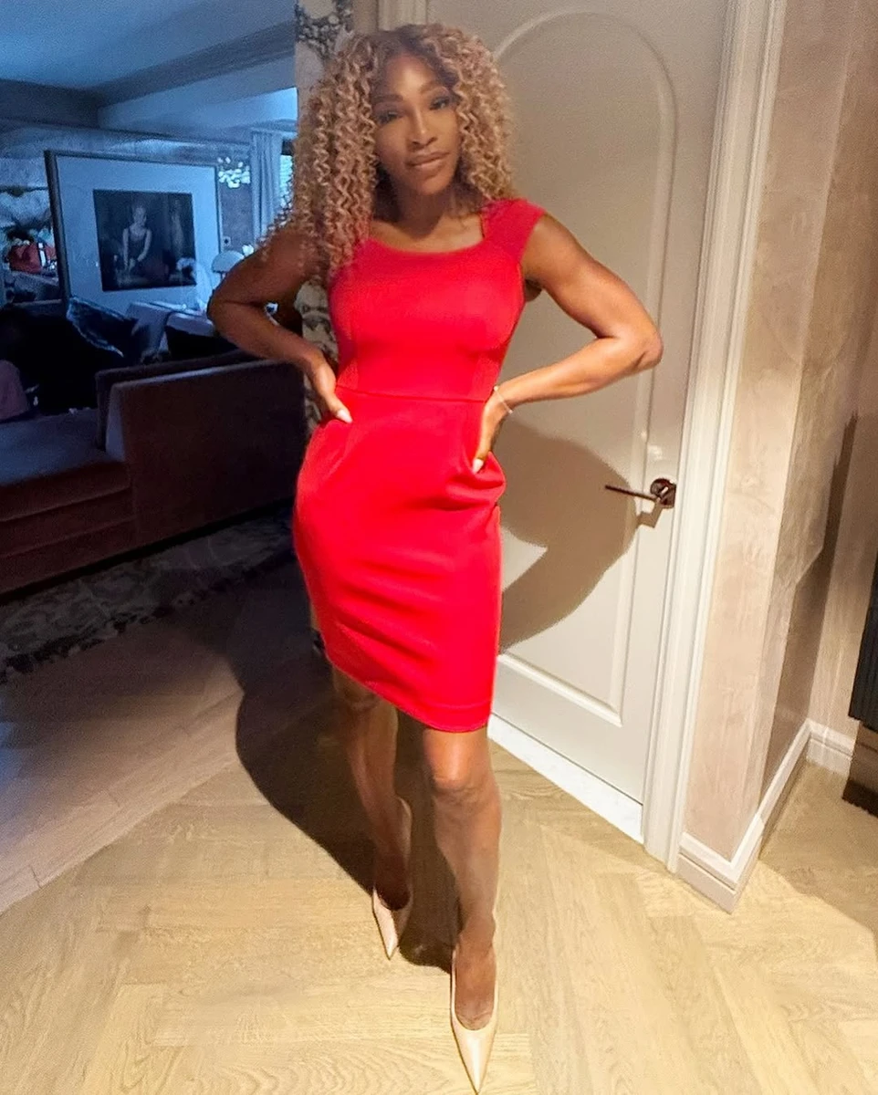 Серена Вільямс в обтислій сукні похвалилася спокусливими формами