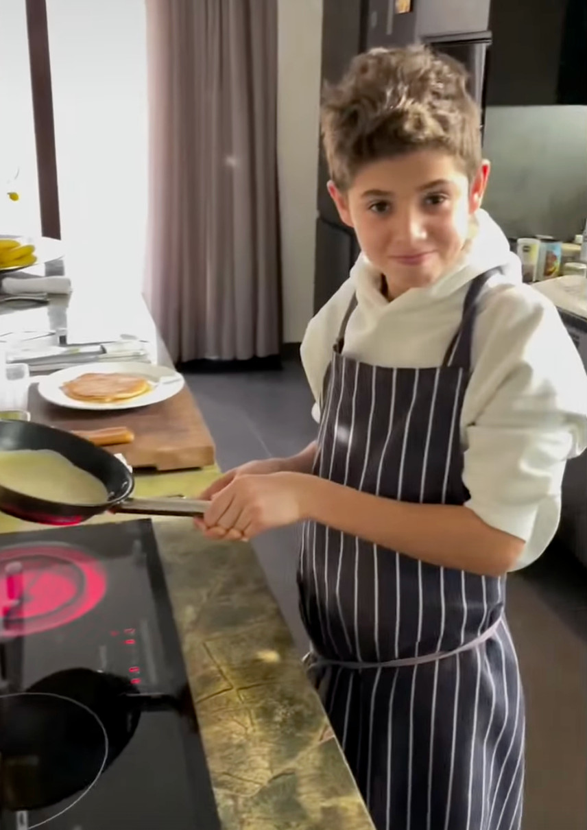 Санти Дімопулос показала архівні кадри сина на його 17-річчя