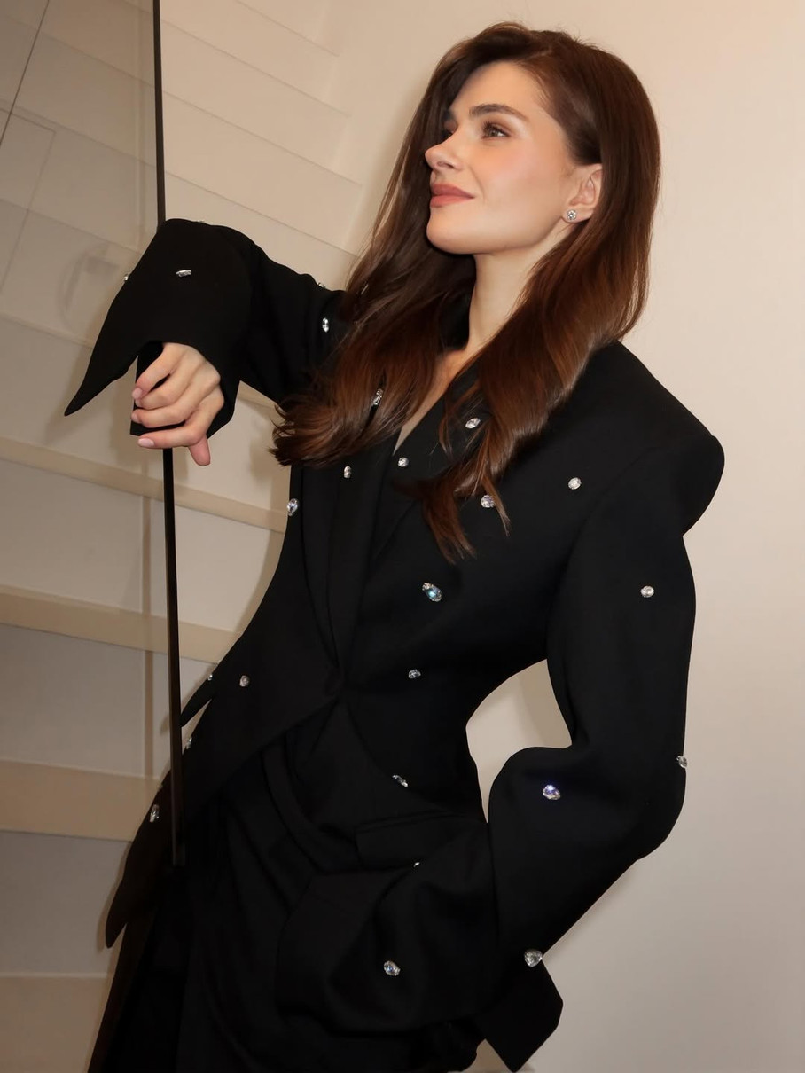 Дружина Остапчука похвалилася стрункою фігурою на сходах